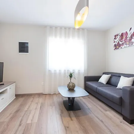 Niki Apartment *