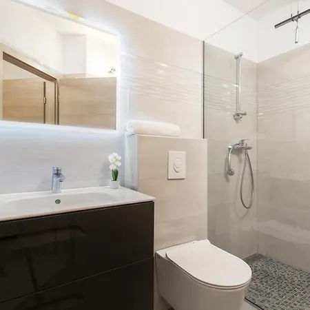 Niki Apartment *
